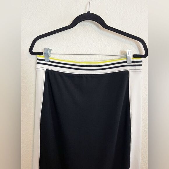 Daily Practice x Anthropologie Full Court midi skirt Black color-block. Medium - Picture 6 of 9